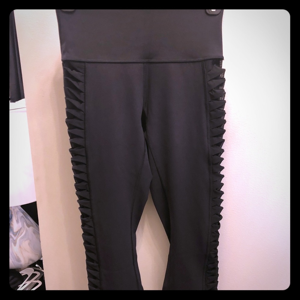 Lululemon special edition crops size 4